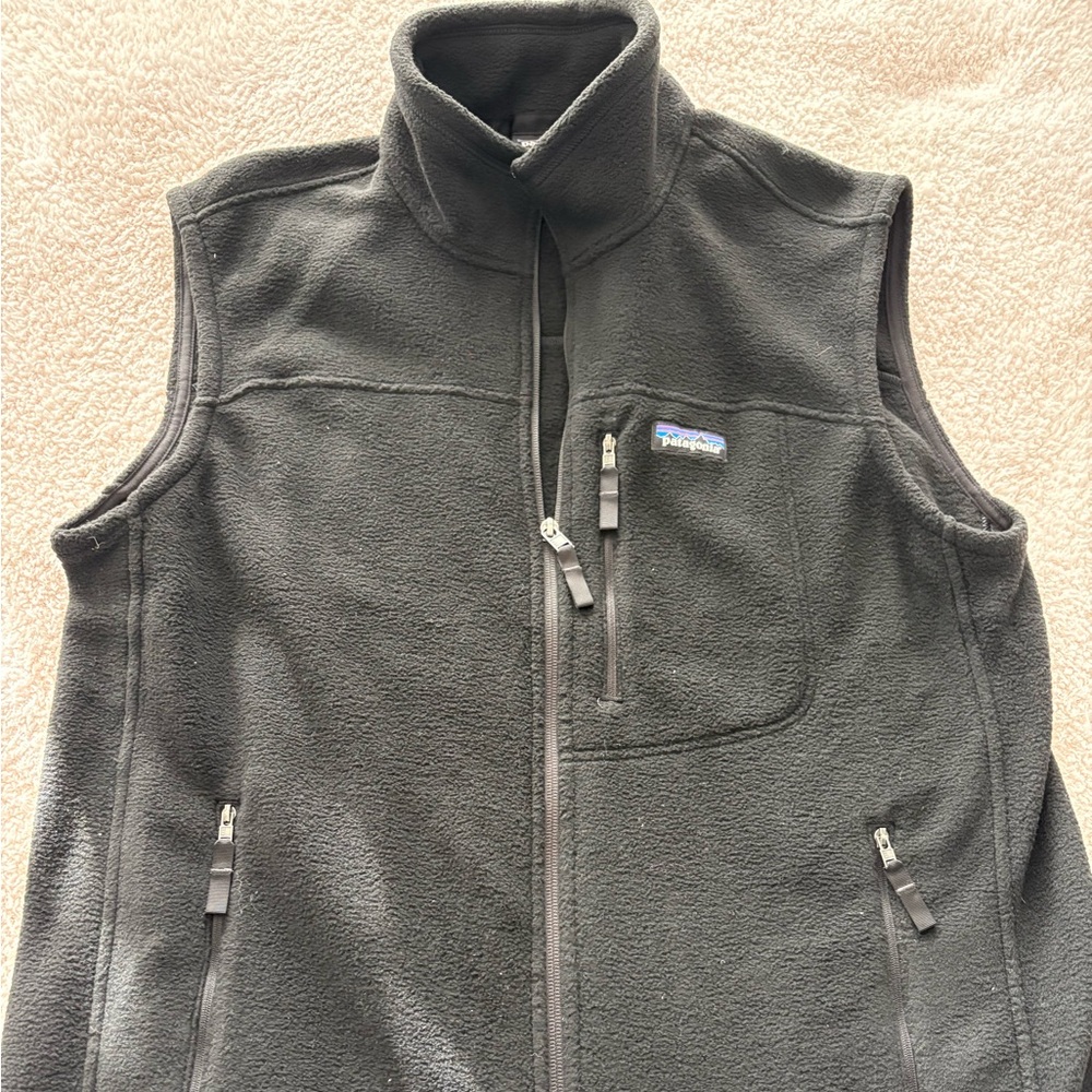 Men’s black fleece Patagonia vest size L NWOT